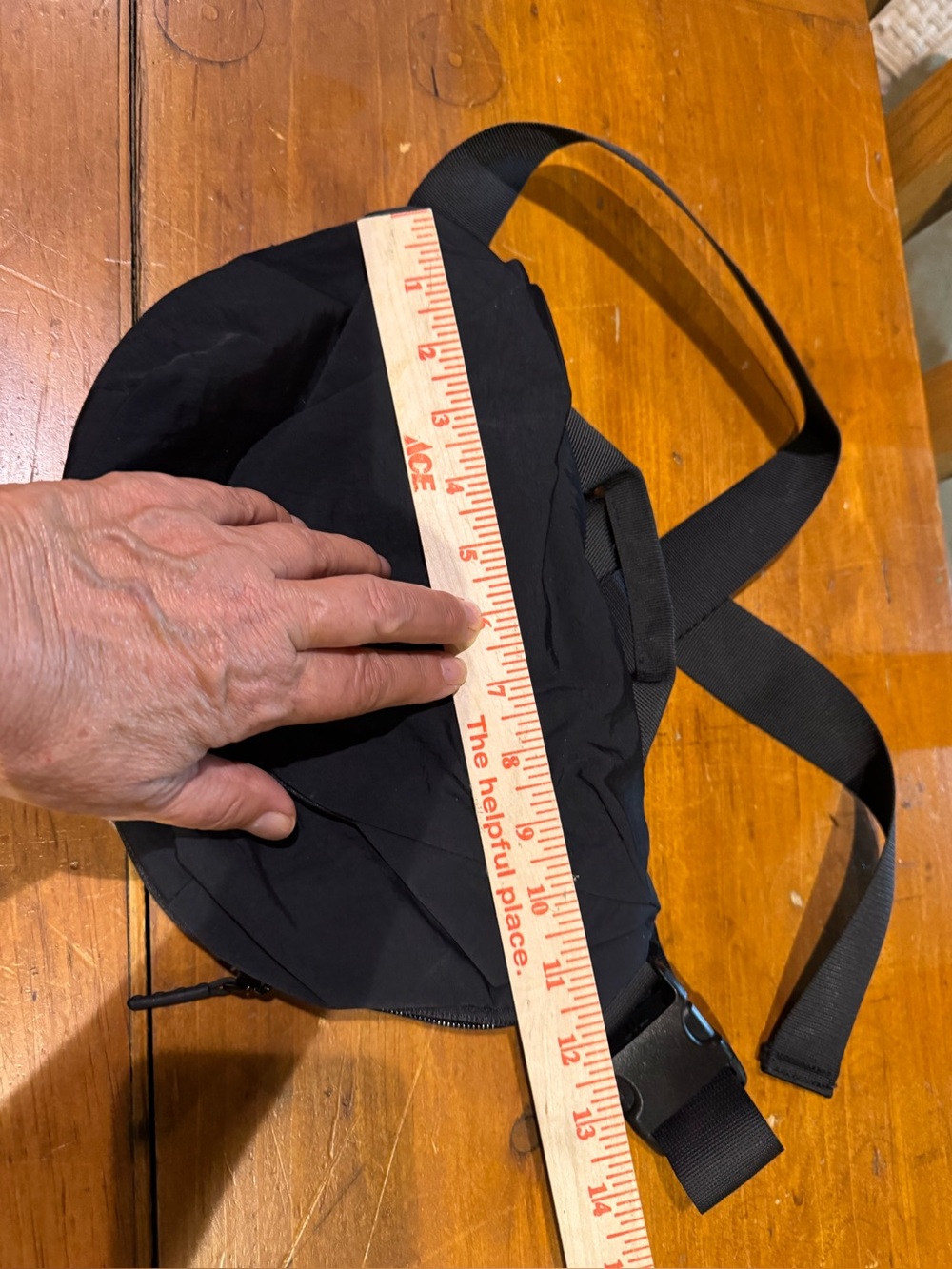 LULULEMON Curved Crossbody Bag - BAG IS BLACK!! - Picture 13 of 13